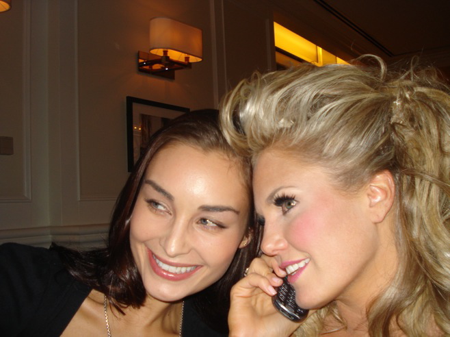 candid0287.JPG - Terri and Ewa da Cruz (Vienna, ATWT) at  a Presidential photo shoot in Washington DC in August 2008  (Thanks to 'Julie Pinson Online' for this picture)