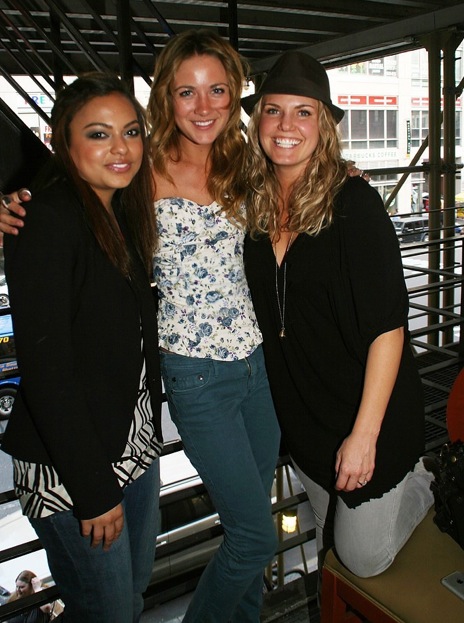 candid0321.jpg - Terri and Davida Williams (Jade, ATWT) and Meredith Hagner (Liberty, ATWT) at the Martinis for Henry event on April 18, 2009. (thanks to http://terriconn.proboards.com for this picture)