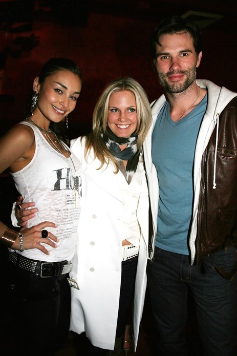 candid0385.jpg - Terri with Ewa Da Cruz and Austin Peck at the Martini's With Henry event held at Latitude, New York City, on April 17, 2010 (Photo by Sue Coflin) (thanks to http://terriconn.proboards.com for this picture)