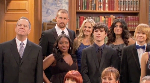 candid0607.jpg - Terri with castmembers at the One Life to Live studio on November 8, 2011