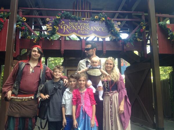 austin0343.jpg - Terri with Keira, Julia, Aidan, Roman, and Austin in August 2013 - courtesy of Terri's Twitter page