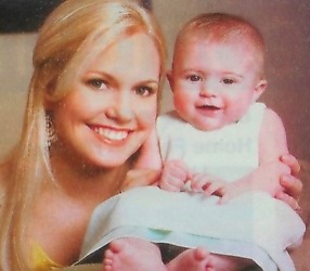 children0003.jpg - Terri and Julia  (Photo by Danny Sanchez)