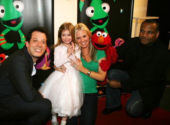children0030.jpg - Terri with daughter Julia, John Tartaglia, Elmo and Kevin Clash at the opening night of ImaginOcean on March 31, 2010 at New World Stages, New York City, New York