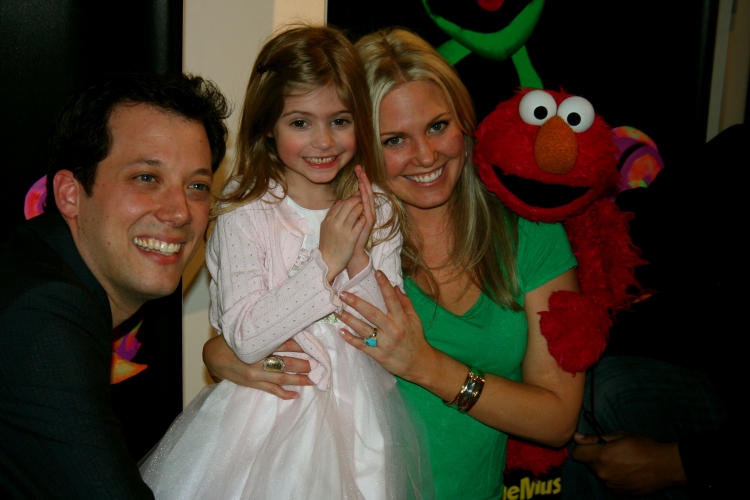 children0031.jpg - Terri with daughter Julia, John Tartaglia and Elmo at the opening night of ImaginOcean on March 31, 2010 at New World Stages, New York City, New York
