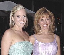 parents0005.jpg - Terri and her mother Cathy at the 2001 Daytime Emmys