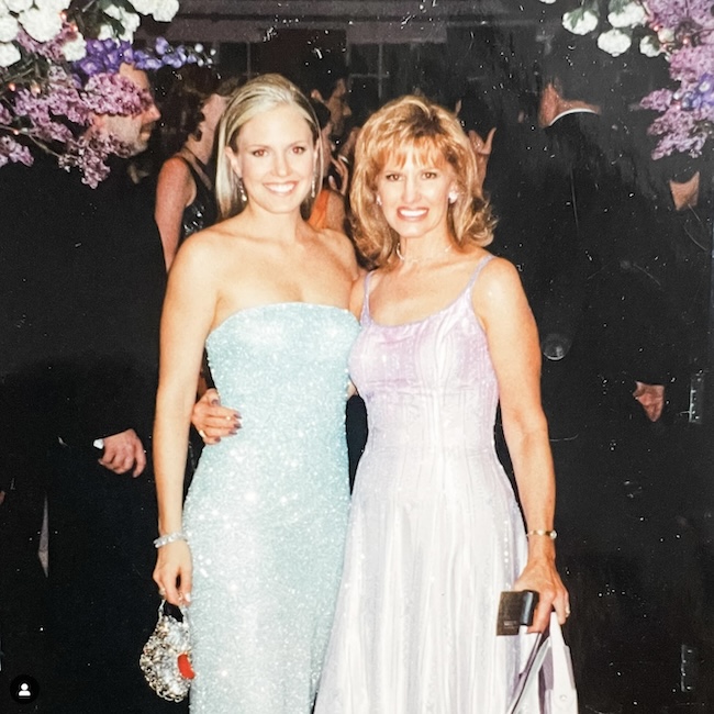 parents0005a.jpg - Terri and her mother Cathy at the 2001 Daytime Emmys