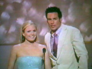 2001_daytime_emmys_1.jpg - Terri and Paul Leyden presenting at The 28th Annual Daytime Emmy Awards on May 18, 2001