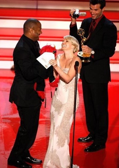 2007_daytime_emmys_3.jpg - Terri and Austin Peck presenting at The 34th Annual Daytime Emmy Awards (June 15, 2007)