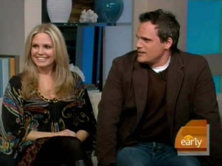 2009ES7d.jpg - Terri with Michael Park at the CBS Early Show (November 7, 2009)