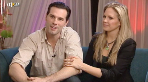 2012_Ushi_08.jpg - Terri being interviewed on the television show  "Ushi & The Family" (December 15, 2012)