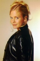 t0028.jpg - Terri in 1999 (photo by Greg Weiner)