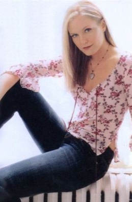 t0138.jpg - Terri in 2002 (photo by Frabrice Trombert)