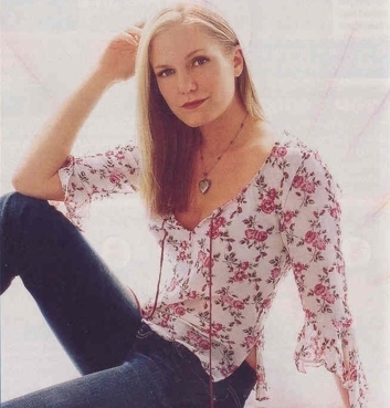 t0139.jpg - Terri in 2002 (photo by Frabrice Trombert)