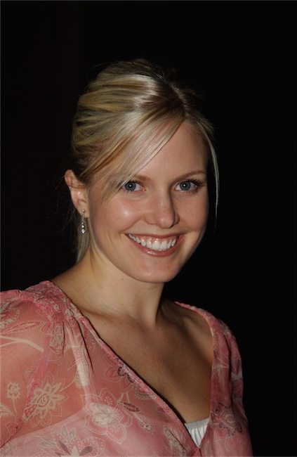 t0147m1.jpg - Terri in New York at a Daytime Emmys party on May 14, 2003