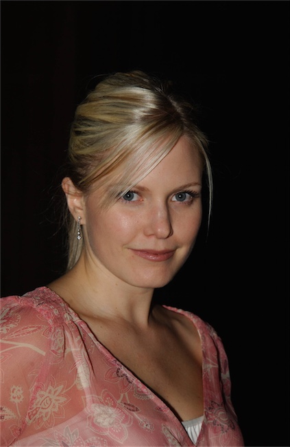 t0147m2.jpg - Terri in New York at a Daytime Emmys party on May 14, 2003