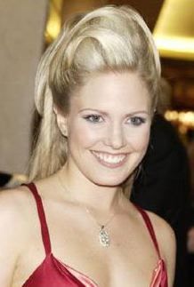 t0152.jpg - Terri at the 30th Daytime Emmy Awards on May 16, 2003