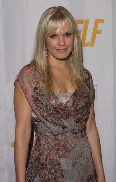t0161.jpg - Terri at the  Young Survival Coalition's 5th Anniversary Celebration Presented by Self Magazine on October 9, 2003
