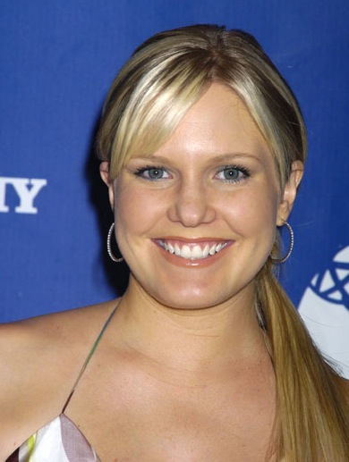 t0178.jpg - Terri at the 31st Annual Creative Craft Daytime Emmy Awards at the Marriott Marquis on  May 15, 2004 in New York City.  (Thanks to 'Julie Pinson Online' for this picture)