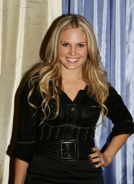 t0414.jpg - Terri at the Special Talent Reading of the new novel "The Great Heist" on November 3, 2008 at the Williams Center, Rutherford, New Jersey. (thanks to http://terriconn.proboards.com for this picture)