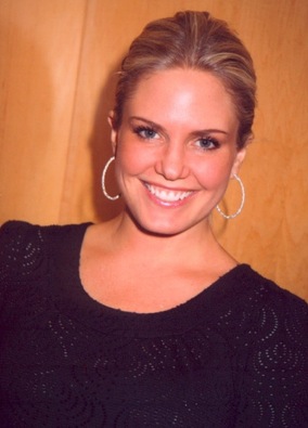 t0424.jpg - Terri at the 4th Annual When You Wish Upon a Star charity event in March 2009 (photo by Steven Bergman)