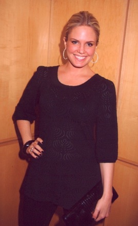 t0425.jpg - Terri at the 4th Annual When You Wish Upon a Star charity event in March 2009 (photo by Steven Bergman)
