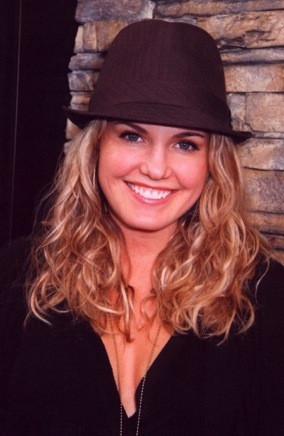t0429.jpg - Terri at the Martinis for Henry event on April 18, 2009 (photo by Steven Bergman)