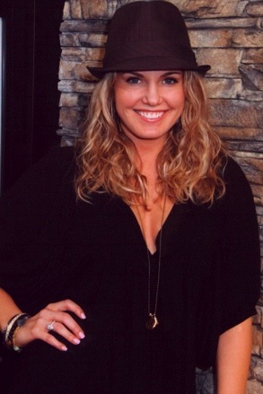 t0430.jpg - Terri at the Martinis for Henry event on April 18, 2009 (photo by Steven Bergman)
