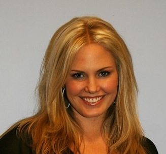 t0462.jpg - Terri at the 5th Annual Rock show for charity to benefit the American Red Cross on October 9, 2009 at the American Red Cross Headquarters, New York City, New York  (photos by Sue Coflin/Max photos)