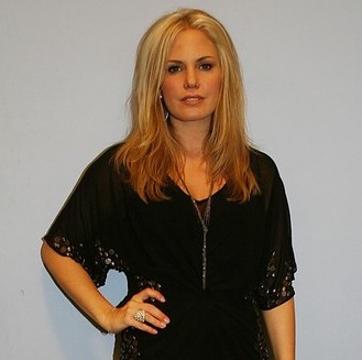 t0464.jpg - Terri at the 5th Annual Rock show for charity to benefit the American Red Cross on October 9, 2009 at the American Red Cross Headquarters, New York City, New York (photos by Sue Coflin/Max photos)