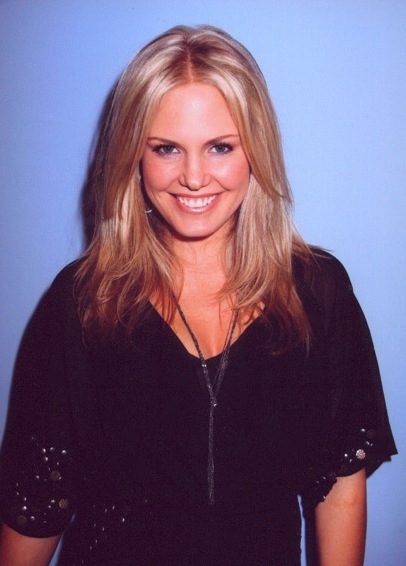 t0465.jpg - Terri at the 5th Annual Rock show for charity to benefit the American Red Cross on October 9, 2009 at the American Red Cross Headquarters, New York City, New York (photo by Steven Bergman)