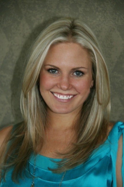 t0483.jpg - Terri at the Shower with the Stars charity benefit for 'The Young Women's Breast Cancer Foundation and Cancer Caring Center of Pittsburgh' on March 27, 2010 at the LeMont Restaurant, Pittsburgh, PA. (photo by Sue Coflin) (thanks to http://terriconn.proboards.com for this picture)