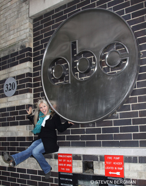 t0564.jpg - Terri's first tape day at One Life To Live on October 15, 2010 (photo by Steven Bergman)