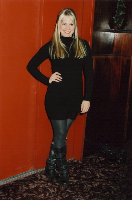t0580b.jpg - Terri at the Opening night of the Off-Broadway production of 'Dracula' at the Little Shubert Theatre in New York City on January 5, 2011 (photo by Steven Bergman)