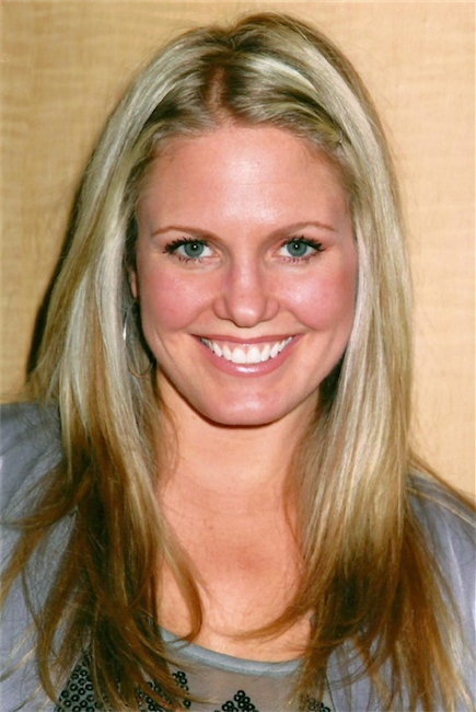 t0599d1.jpg - Terri at the "Terri Conn and Austin Peck Fan Breakfast" held at the New York Marriott Downtown on April 9, 2011 (photo by Steven Bergman)