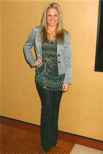 t0599d3.jpg - Terri at the "Terri Conn and Austin Peck Fan Breakfast" held at the New York Marriott Downtown on April 9, 2011 (photo by Steven Bergman)