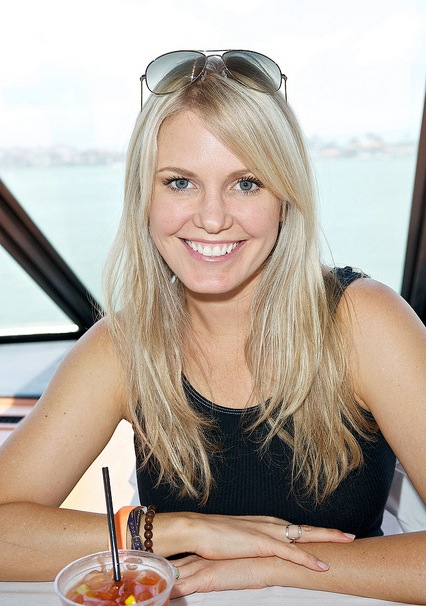 t0607.jpg - Terri at the Cruisin' & Schmoozin' with the Stars on the Marco Island Princess sightseeing tour of Marco Island for SWFL Soapfest Charity Weekend on May 15, 2011  (photo by Orlando Garcia/jpistudios.com)