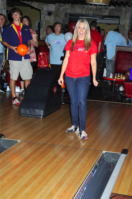 t0622.jpg - Terri at the Daytime Stars and Strikes Charity Event to benefit the American Cancer Society at the Bowlmore Lanes, New York City on October 9, 2011 (photo by Sue Coflin/Max photos)