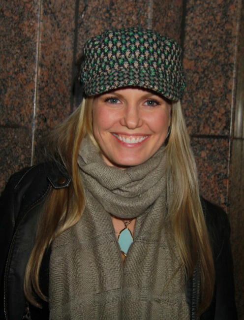 t0625l.jpg - Terri at the Stockings with Care 2011 Holiday Drive - Celebrity Bartending Event on November 16, 2011 at the Hudson Station Bar & Grill in New York City