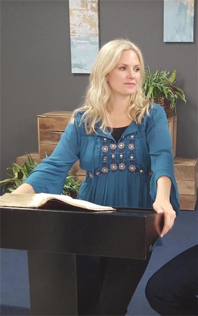 t0683.jpg - Terri in 2017