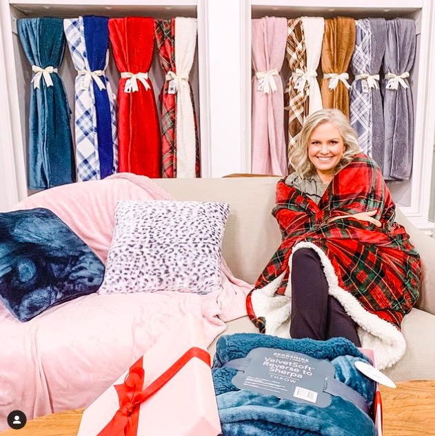 t0786.jpg - Terri in November 2021 - courtesy of Terri's Instagram page